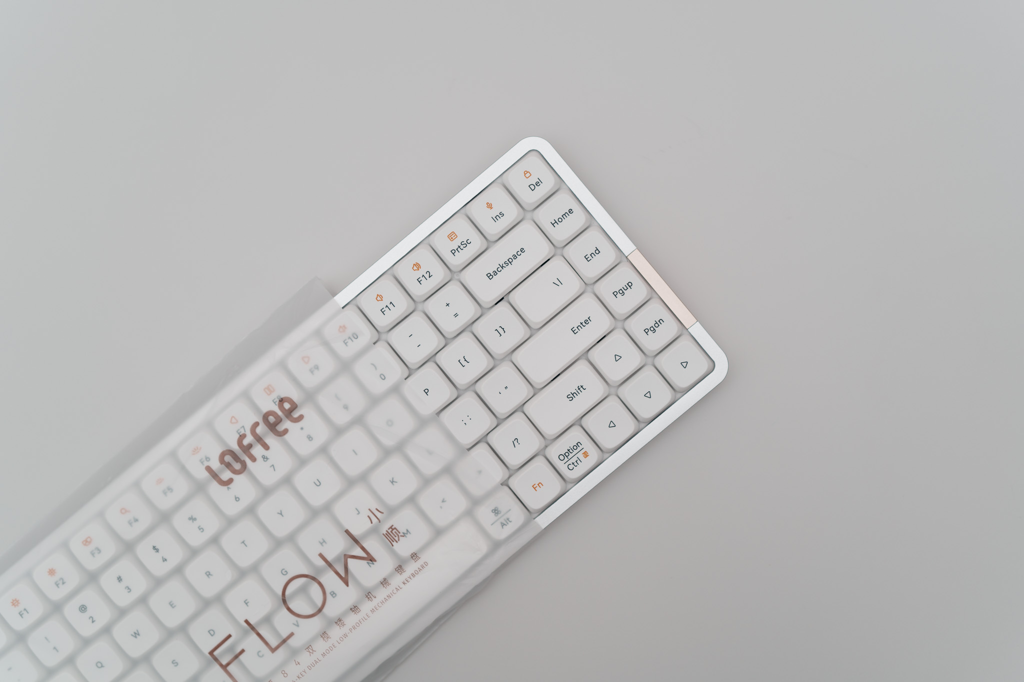 Lofree Flow レビュー：究極のタイピング体験をもたらすミニマルキーボード