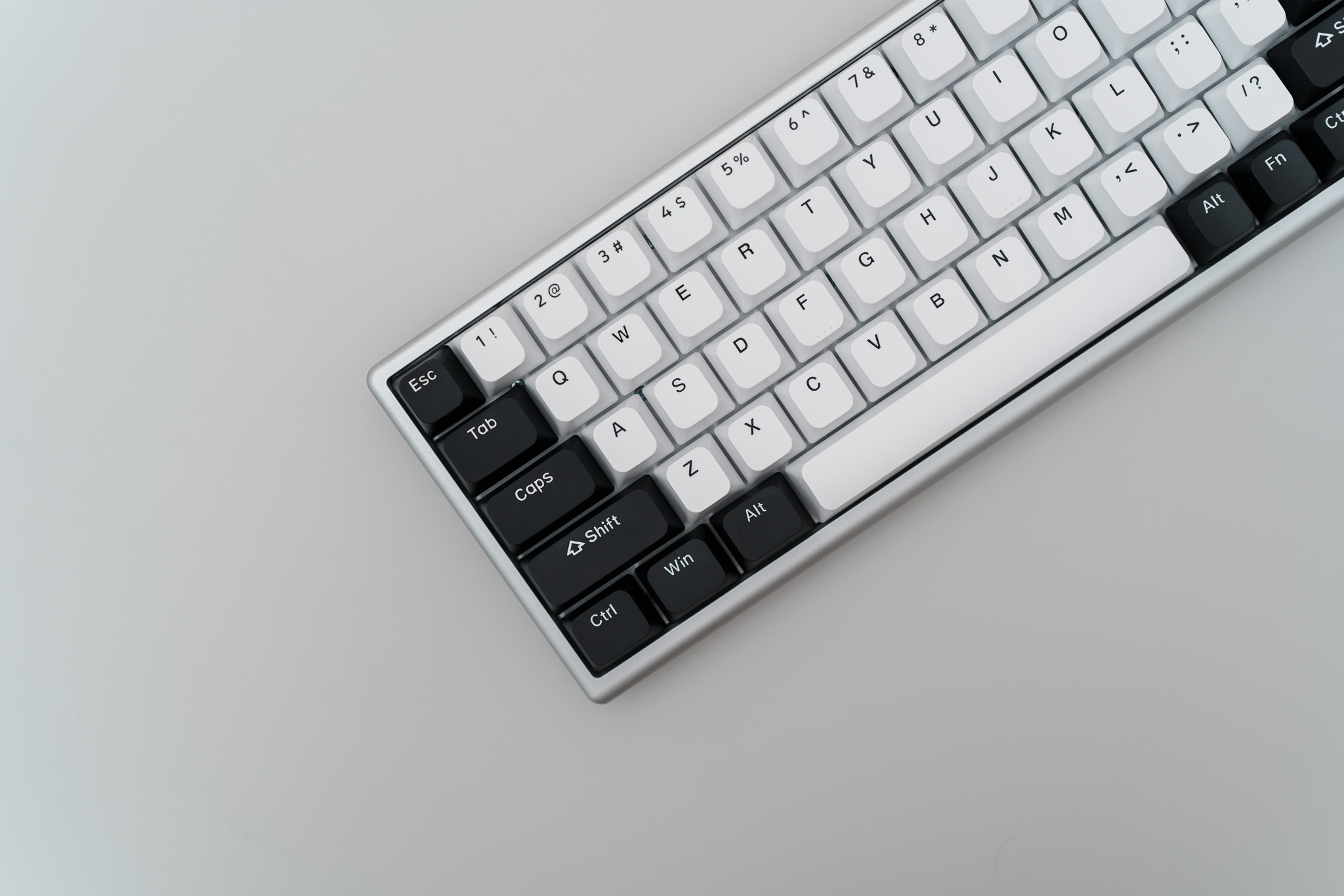 Arbiter Studio Polar 65 レビュー：ミニマルなデザインと打鍵感に優れるラピッドトリガー対応キーボード