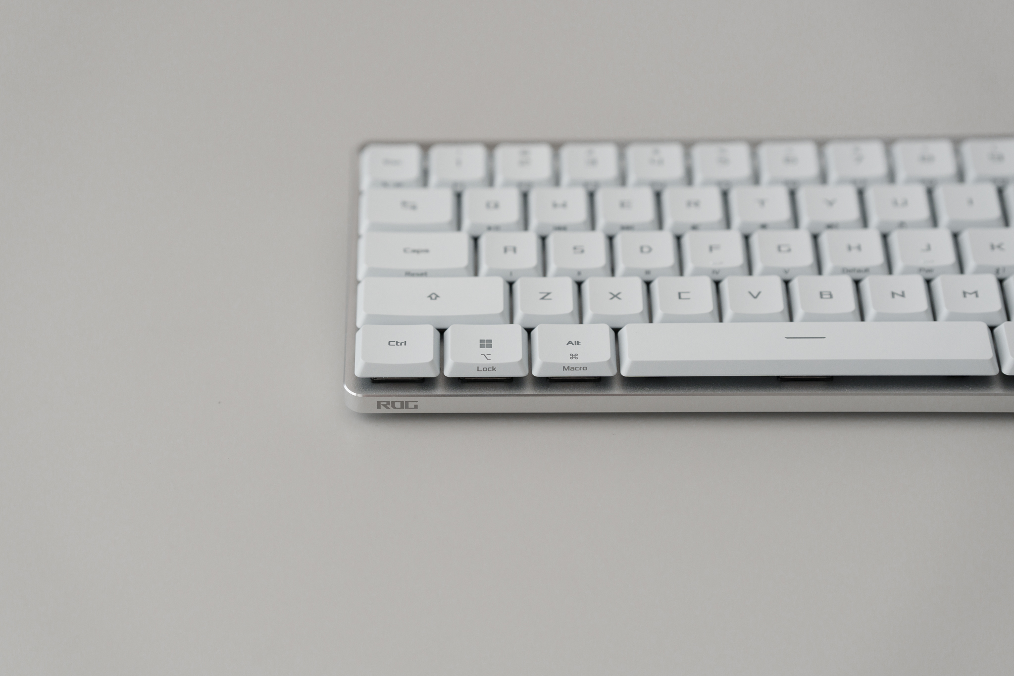 ROG Falchion RX Low Profile レビュー：滑らかな打鍵感、ミニマルで多機能なロープロファイルキーボード