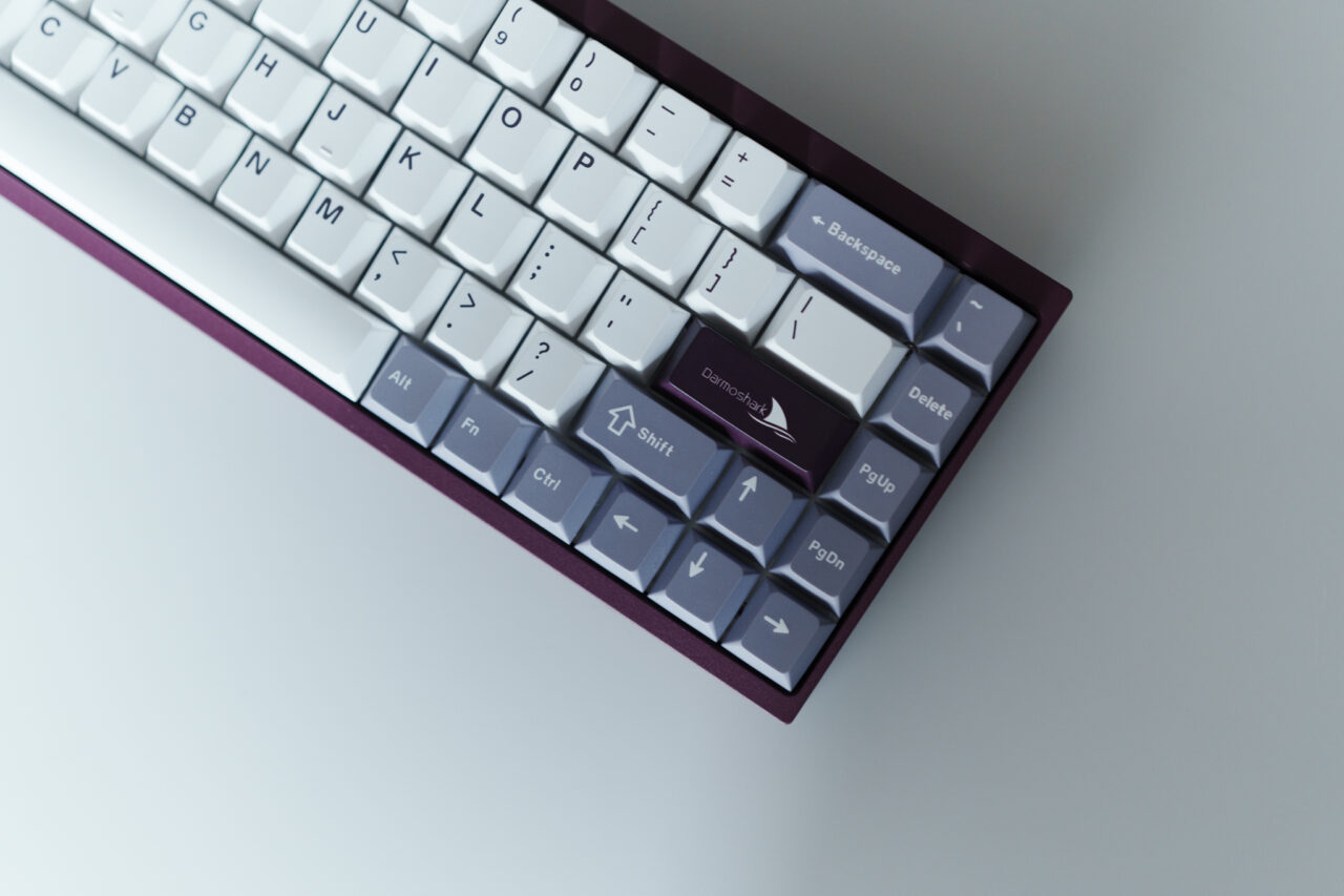 Darmoshark KT68 レビュー：洗練されたパープルデザインが魅力的な