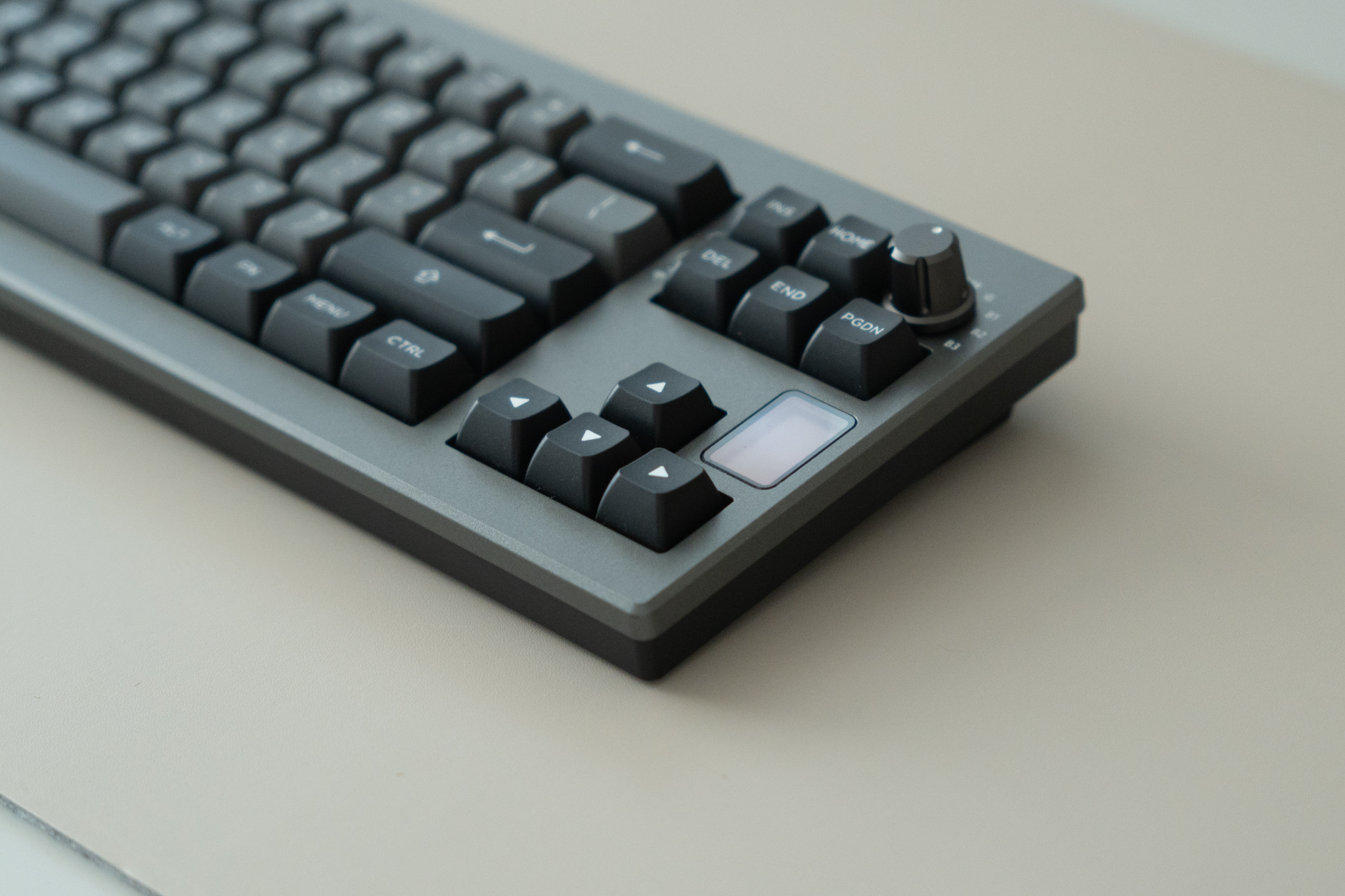 Epomaker Shadow-X レビュー：液晶スクリーン搭載、高コストパフォーマンスのメカニカルキーボード