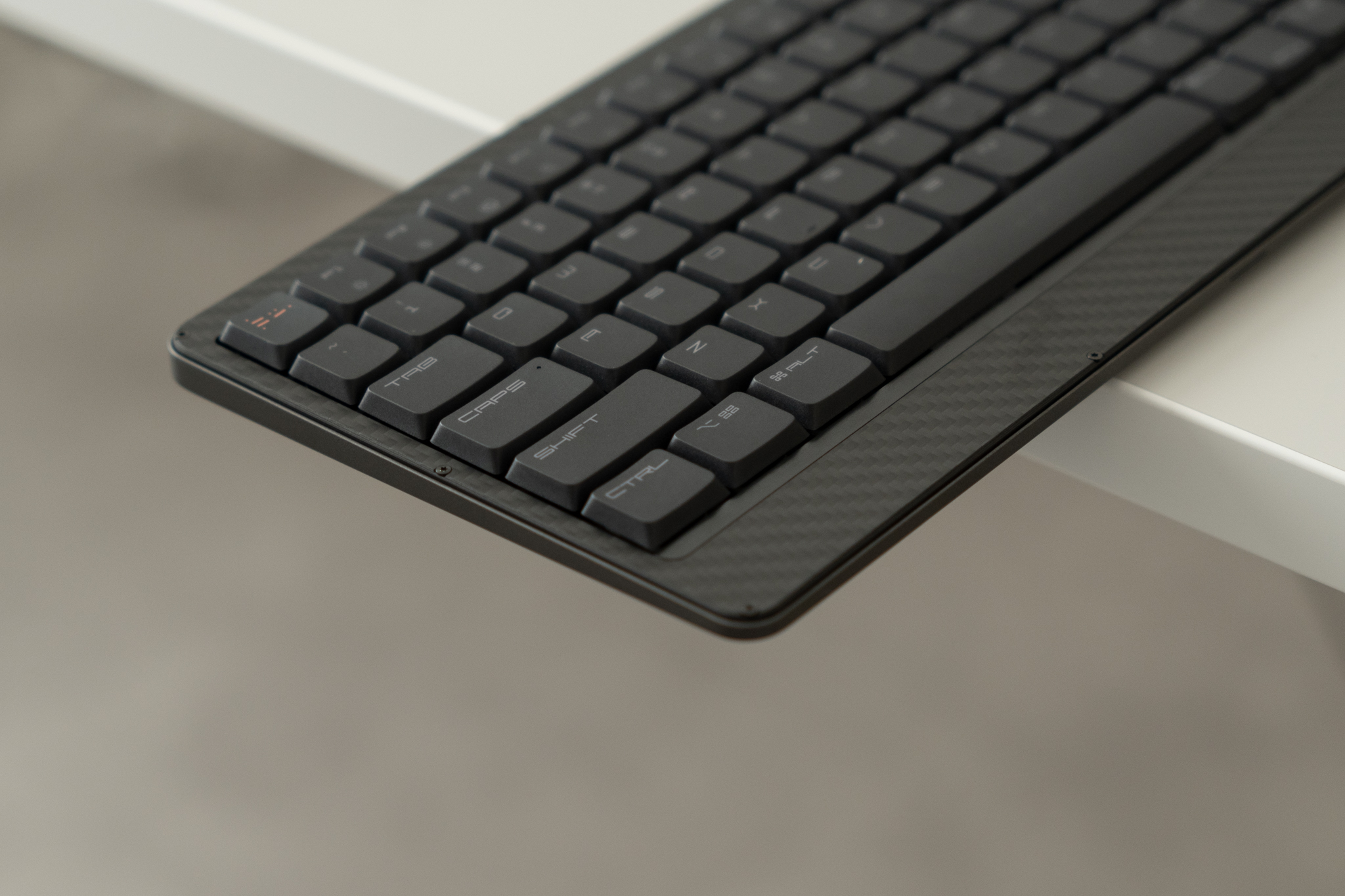 Lofree Edge レビュー：ガスケットマウントを搭載した超薄型＆軽量メカニカルキーボード