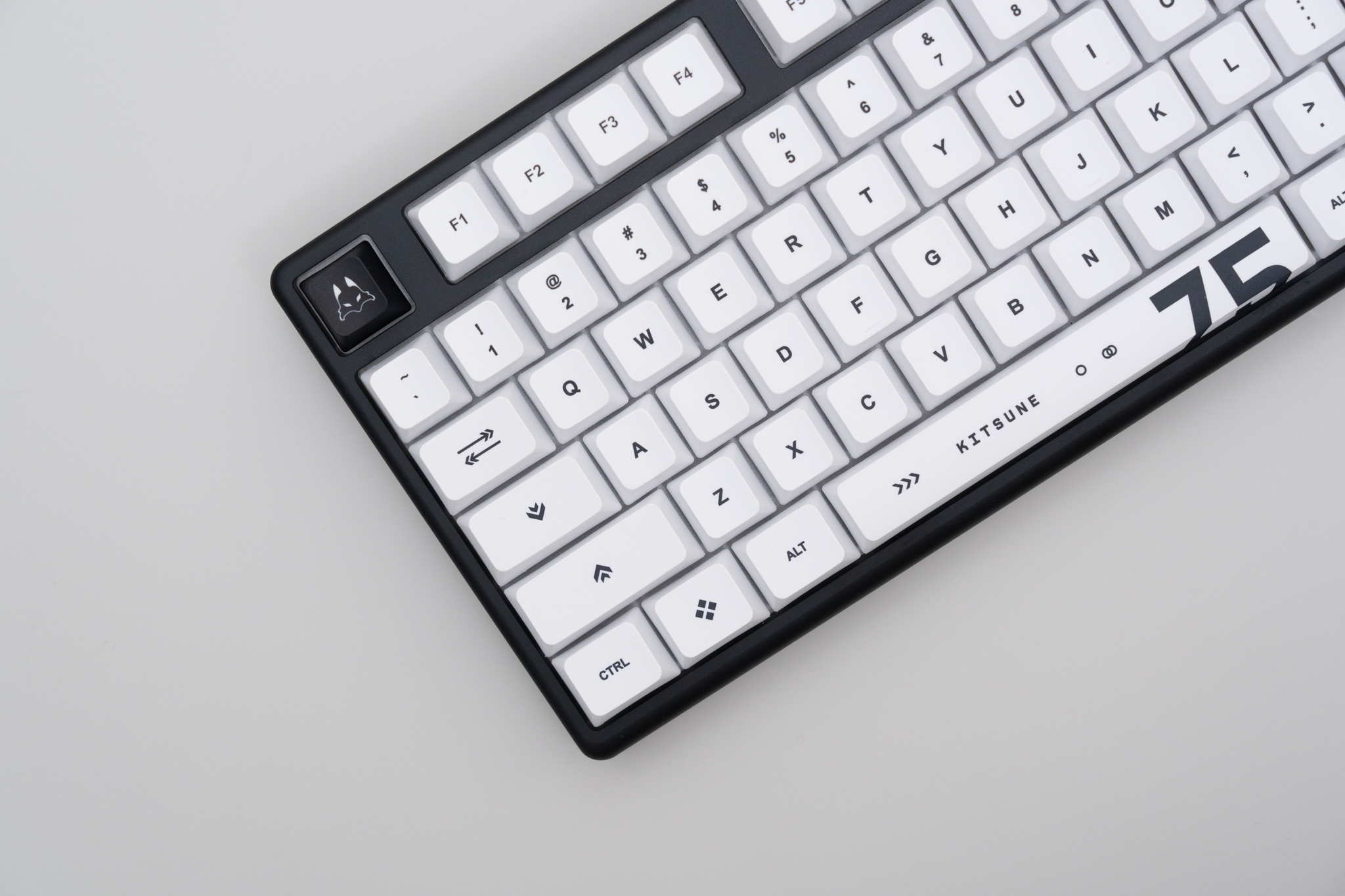 Arbiter Studio Polar 75 PRO レビュー：SOCD / ラピッドトリガー搭載、デザインと機能性を兼ね備えたゲーミングキーボード