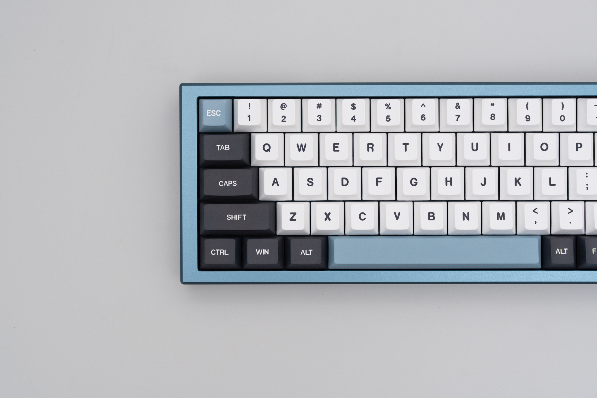 EPOMAKER MS68 レビュー：ミニマル＆コンパクトで打鍵感に優れる65％キーボード