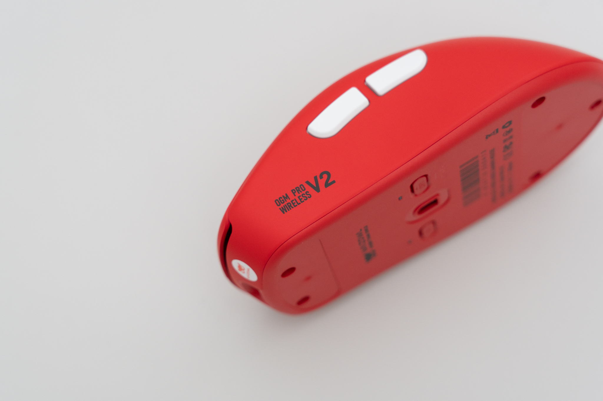 Waizowl OGM PRO V2 レビュー：前作から大幅な進化を遂げた軽量8Kポーリングレートのハーフエルゴマウス