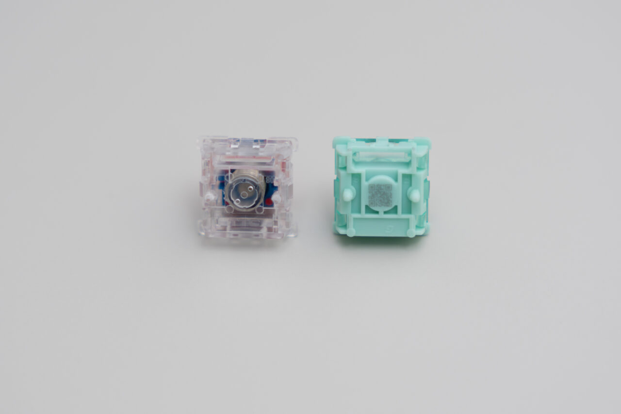左:TTC KOM RGB|右:Gateron Jade Pro