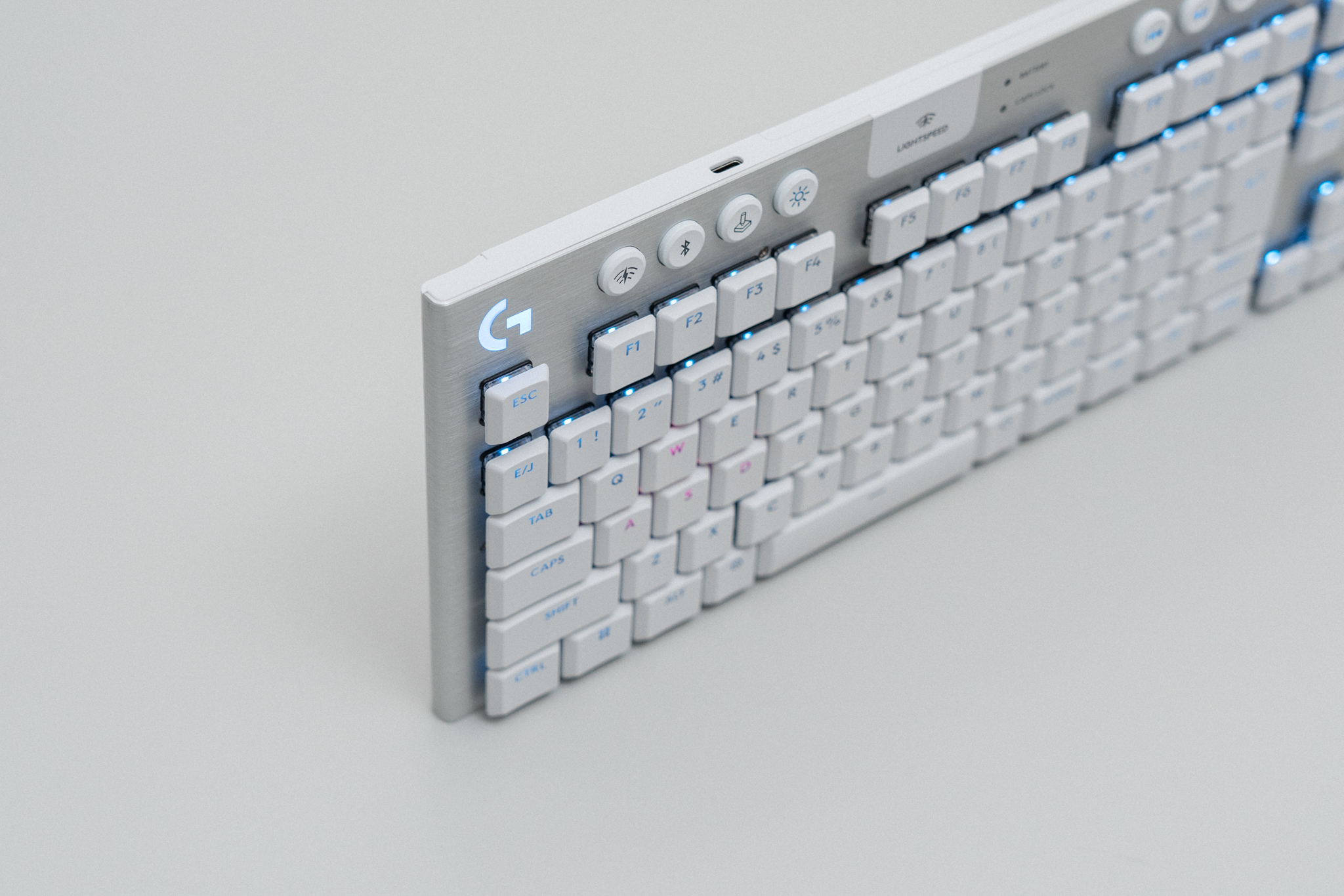 Logicool G915 X LIGHTSPEED TKL レビュー：前モデルから着実に進化を遂げた新型ロープロファイルキーボード