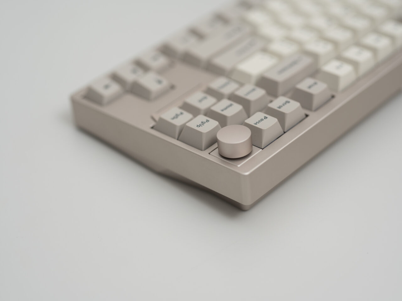 EPOMAKER P87 レビュー：洗練されたアルミニウムケースが美しい