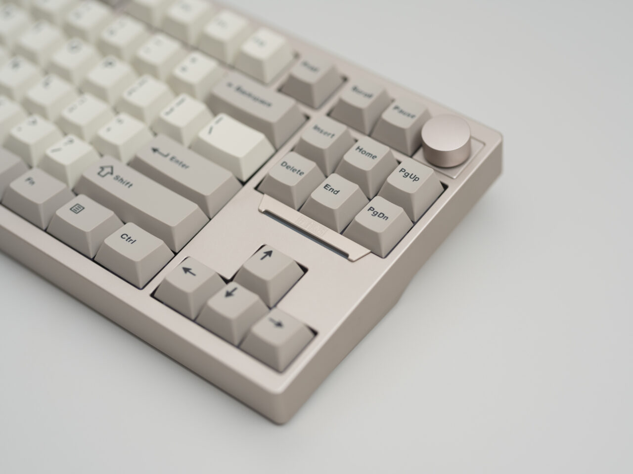EPOMAKER P87 レビュー：洗練されたアルミニウムケースが美しい