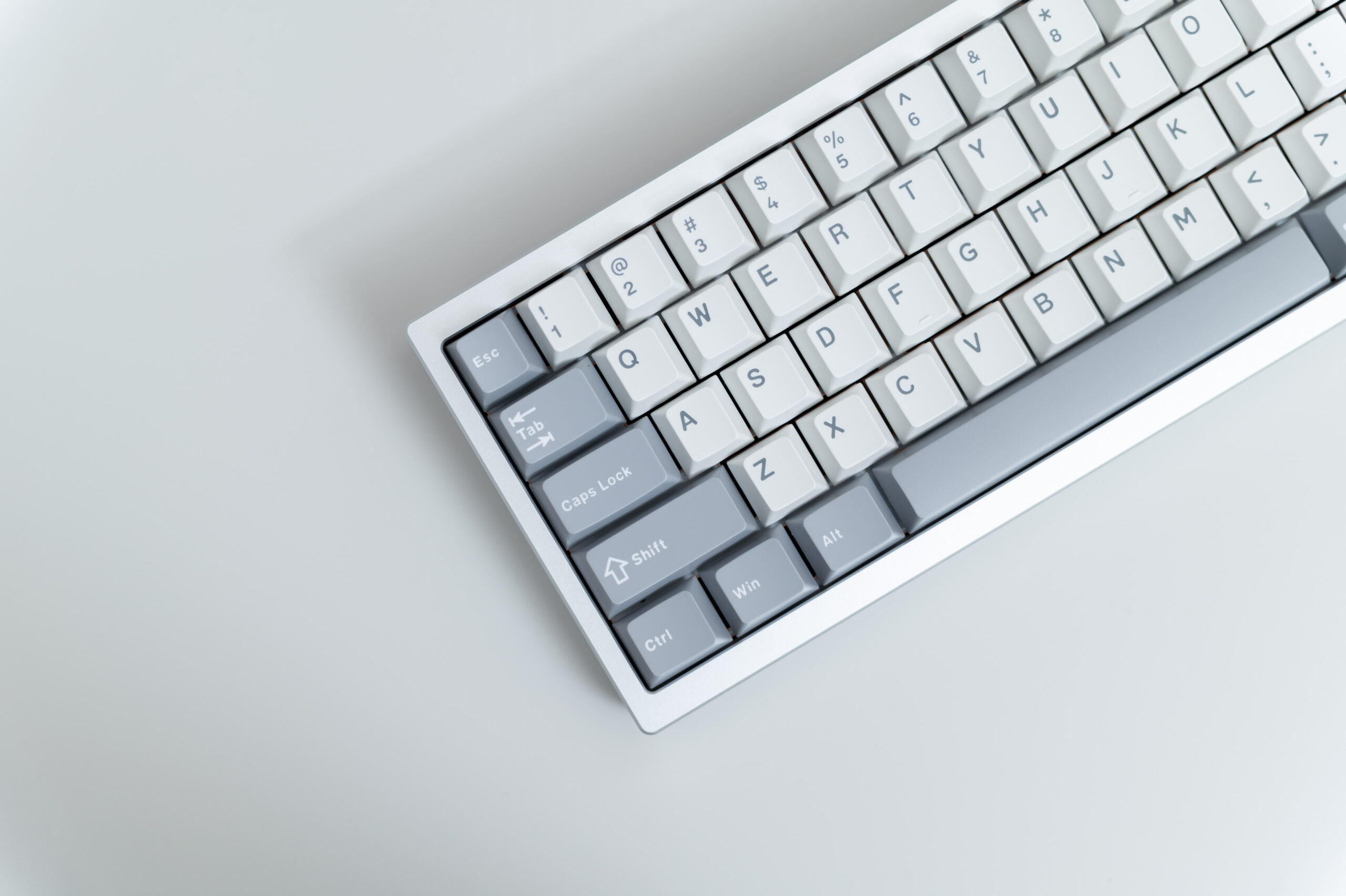 WOBKEY ZEN65 レビュー：クイックリリース構造採用、カスタマイズ性と打鍵感に優れたフルアルミ65％キーボード