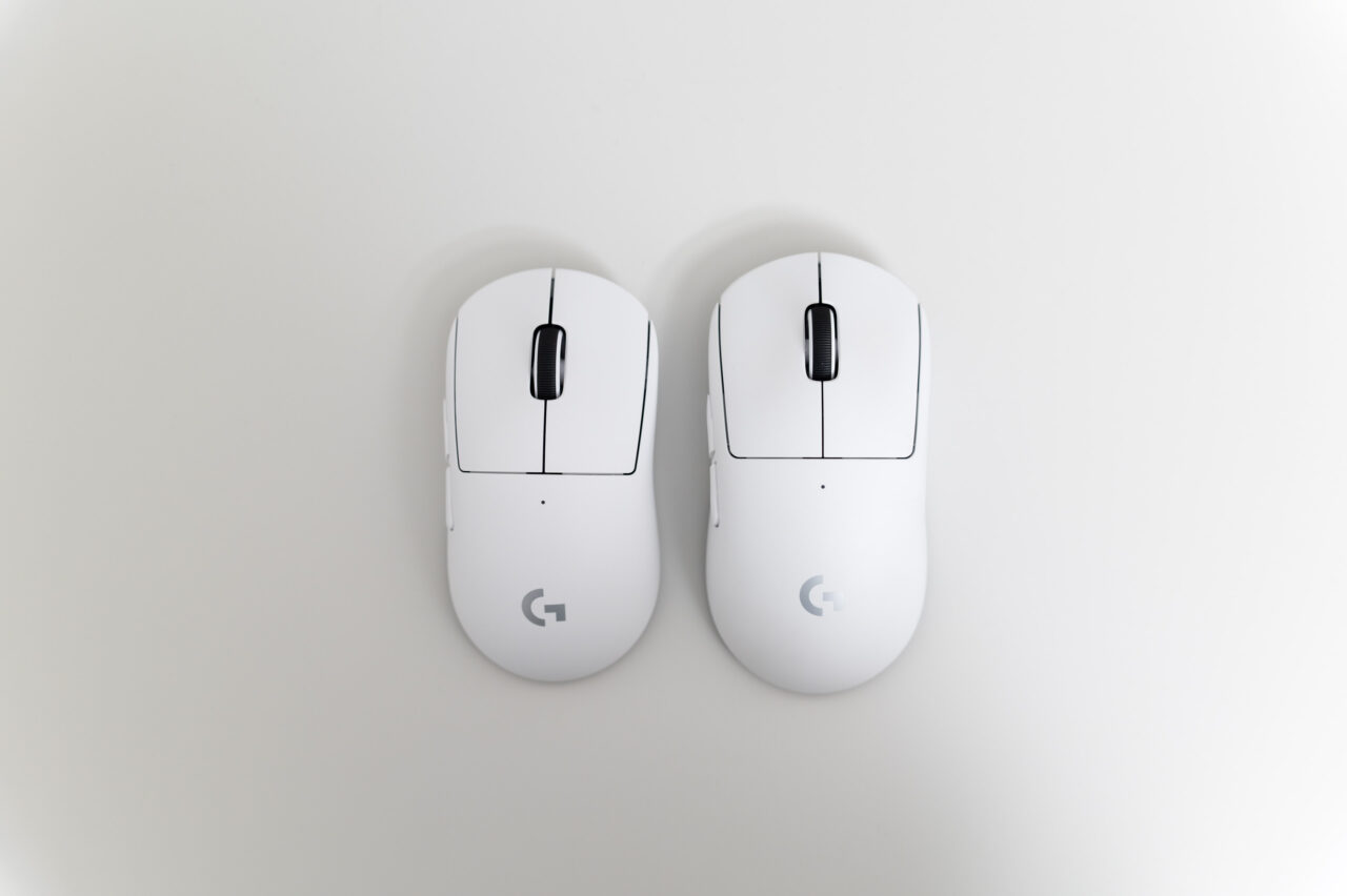 左:PRO X SUPERLIGHT 2c|右:PRO X SUPERLIGHT 2