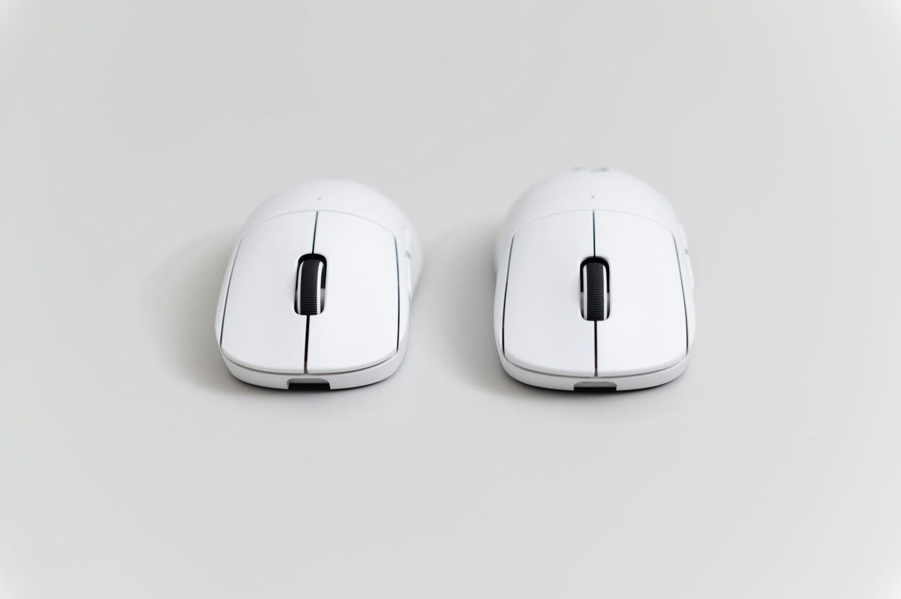 左:PRO X SUPERLIGHT 2c|右:PRO X SUPERLIGHT 2