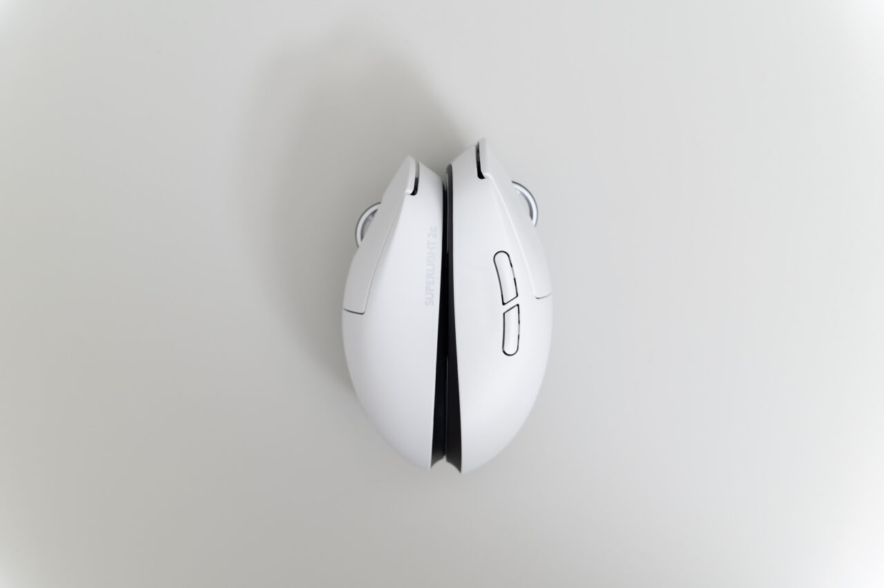 左:PRO X SUPERLIGHT 2c|右:PRO X SUPERLIGHT 2